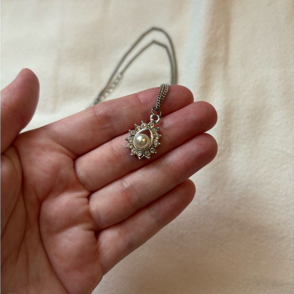 Elegant Silver Pearl Pendant Necklace